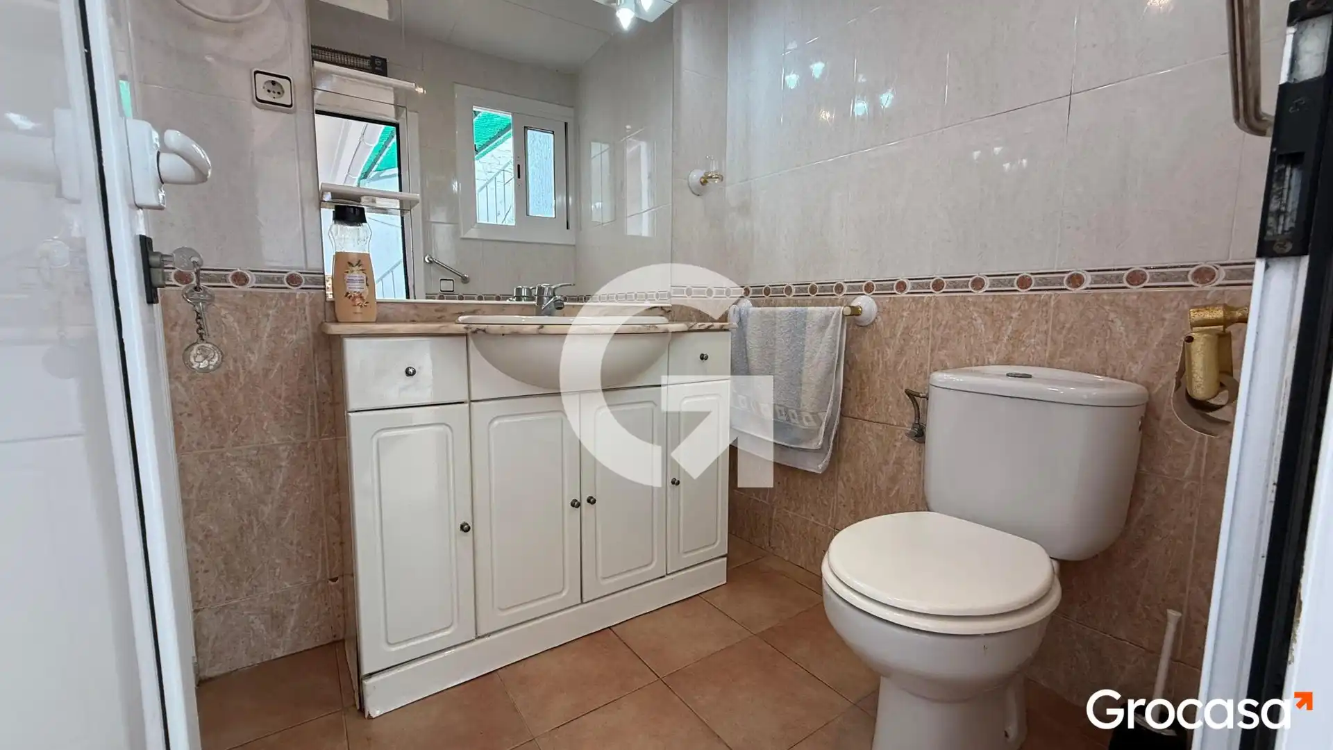 Bathroom of Flat for sale in Mataró  with Air Conditioner, Terrace and Oven
