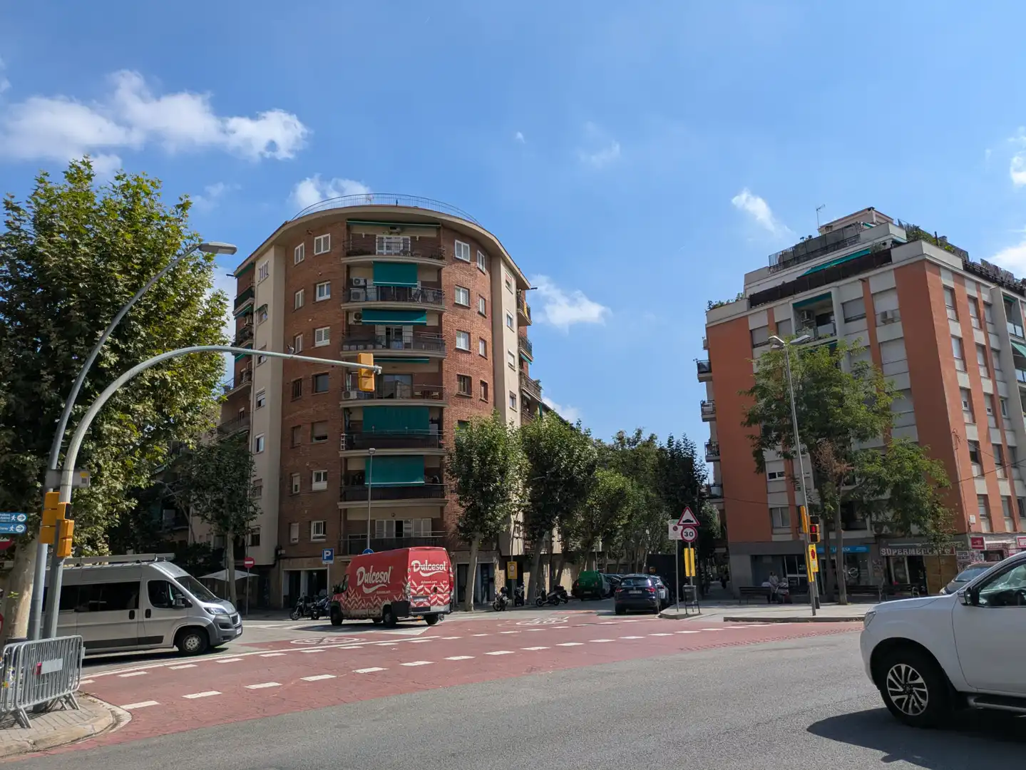 Vista exterior de Planta baixa en venda en Barcelona amb Aire condicionat