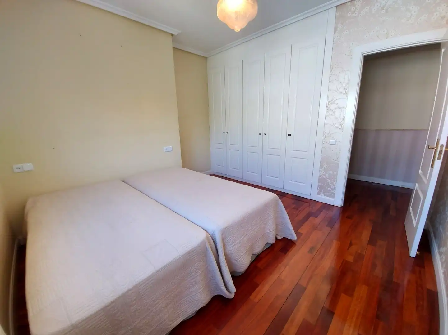 Schlafzimmer von Wohnung zum Verkauf in  Logroño mit Heizung, Parkett und Terrasse