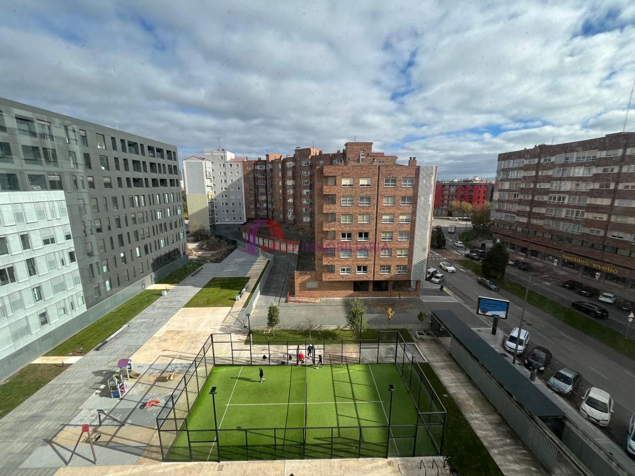 Vista exterior de Pis en venda en Burgos Capital amb Calefacció, Parquet i Terrassa