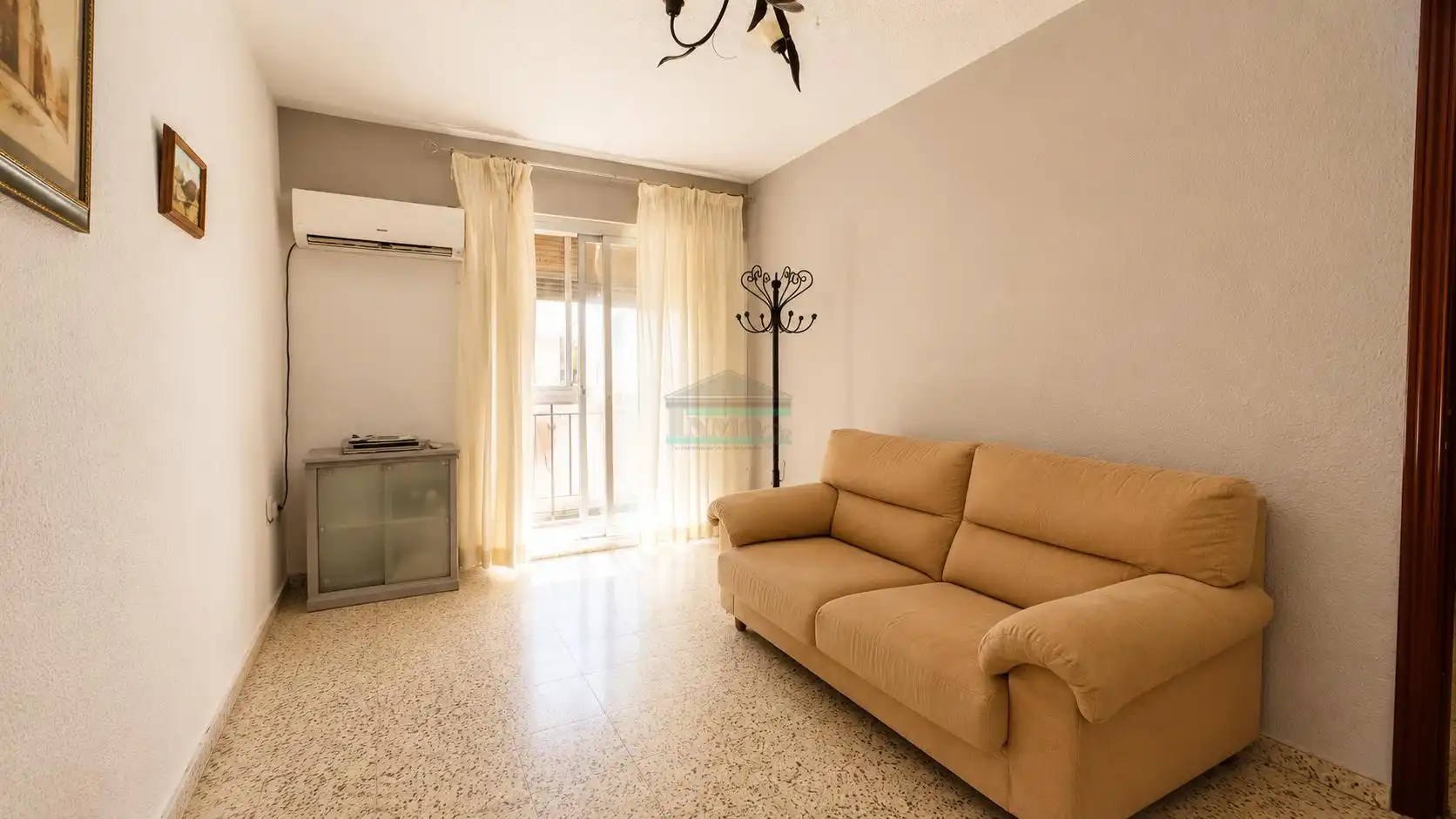 Living room of Flat for rent in Granada  with Air Conditioner, Furnished and Oven