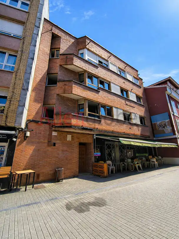 Vista exterior de Pis en venda en Carreño amb Calefacció, Terrassa i Traster
