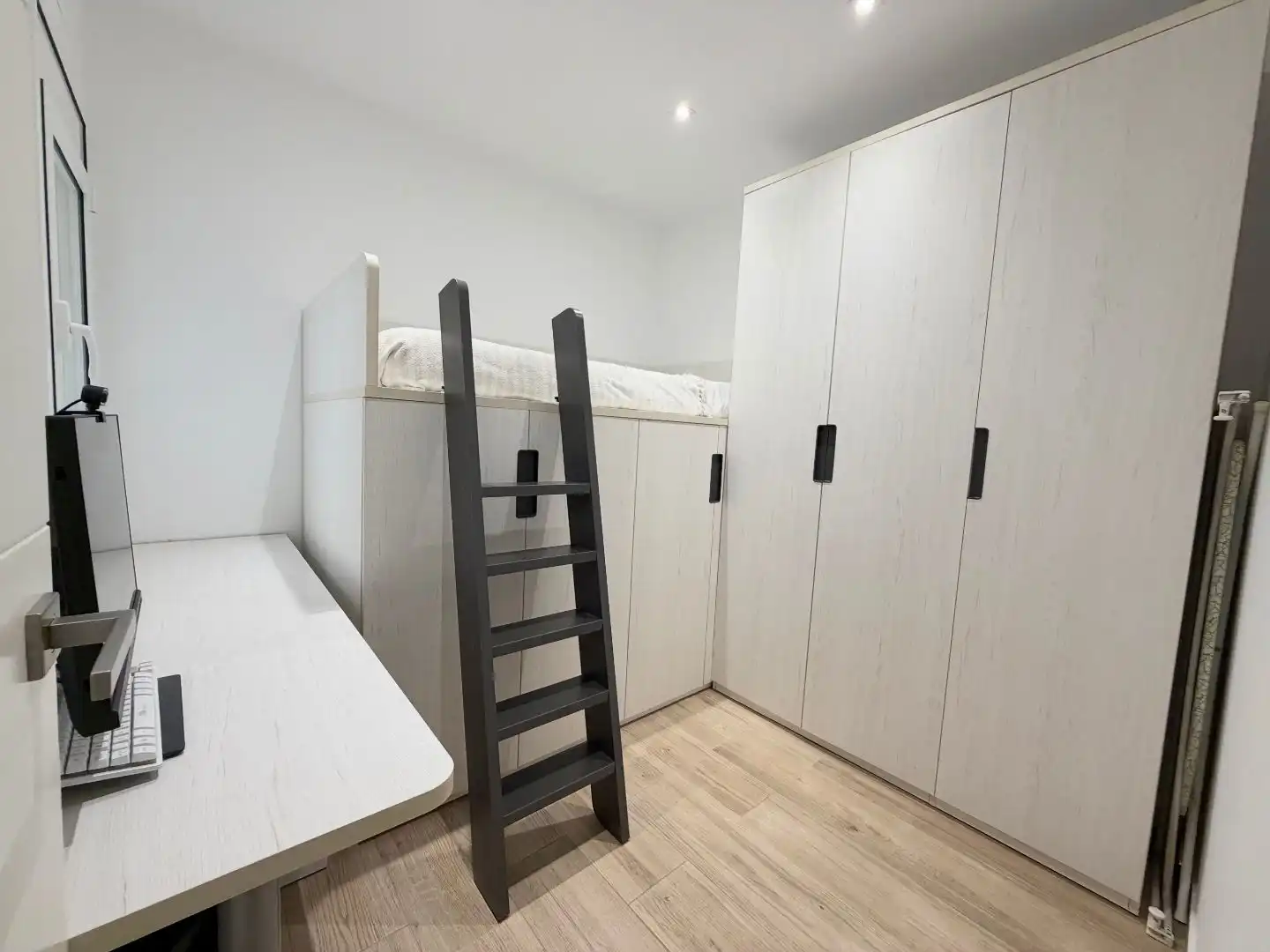 Habitación de Piso en venta en El Prat de Llobregat con Aire acondicionado y Terraza