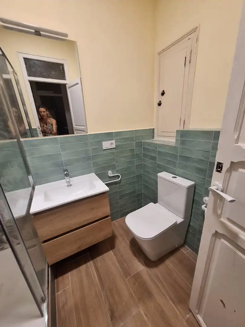 Bathroom of Flat for rent in Valencia  with Air Conditioner, Heating and Parquet flooring