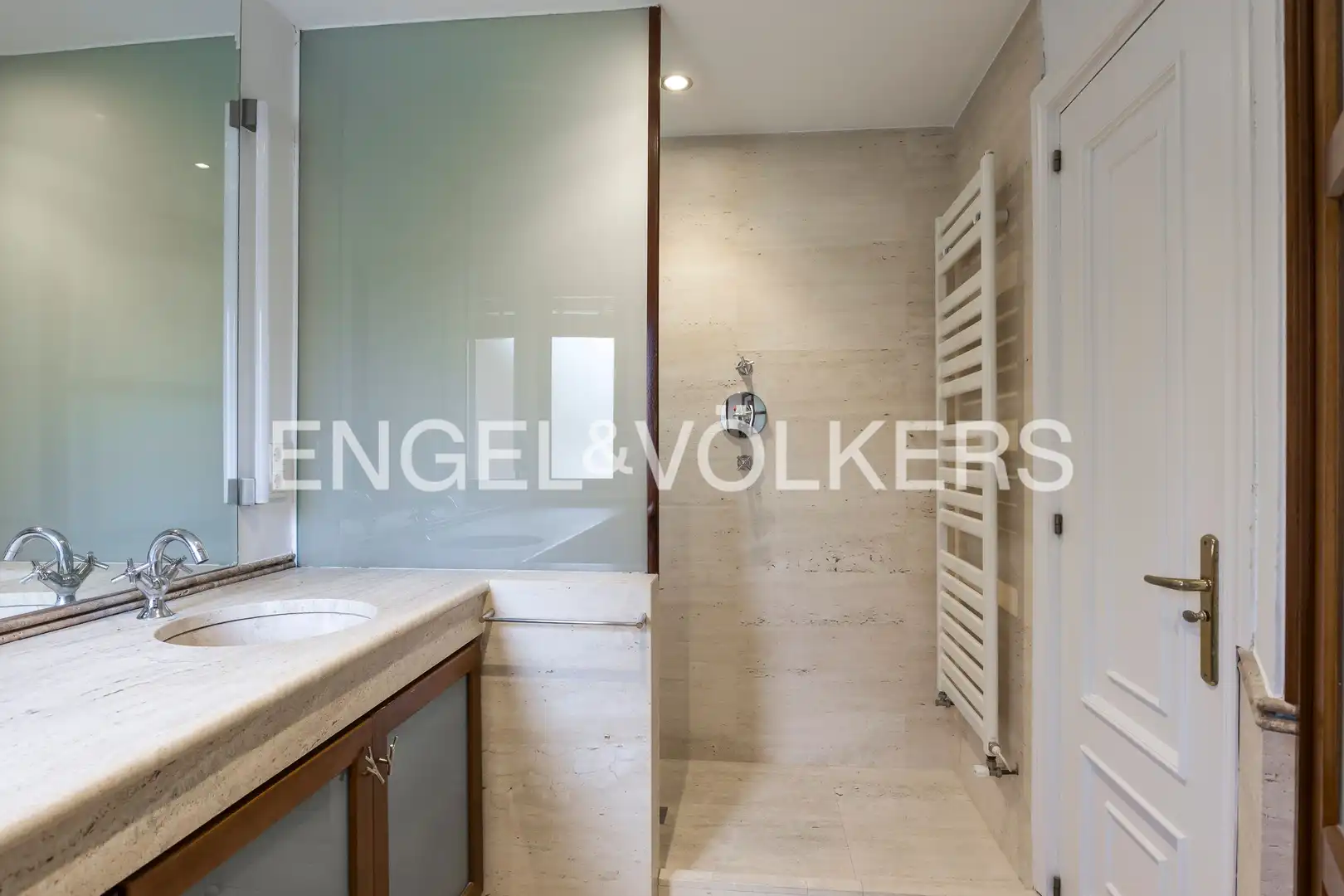 Baño de Casa o chalet de alquiler en Pozuelo de Alarcón con Aire acondicionado, Calefacción y Jardín privado