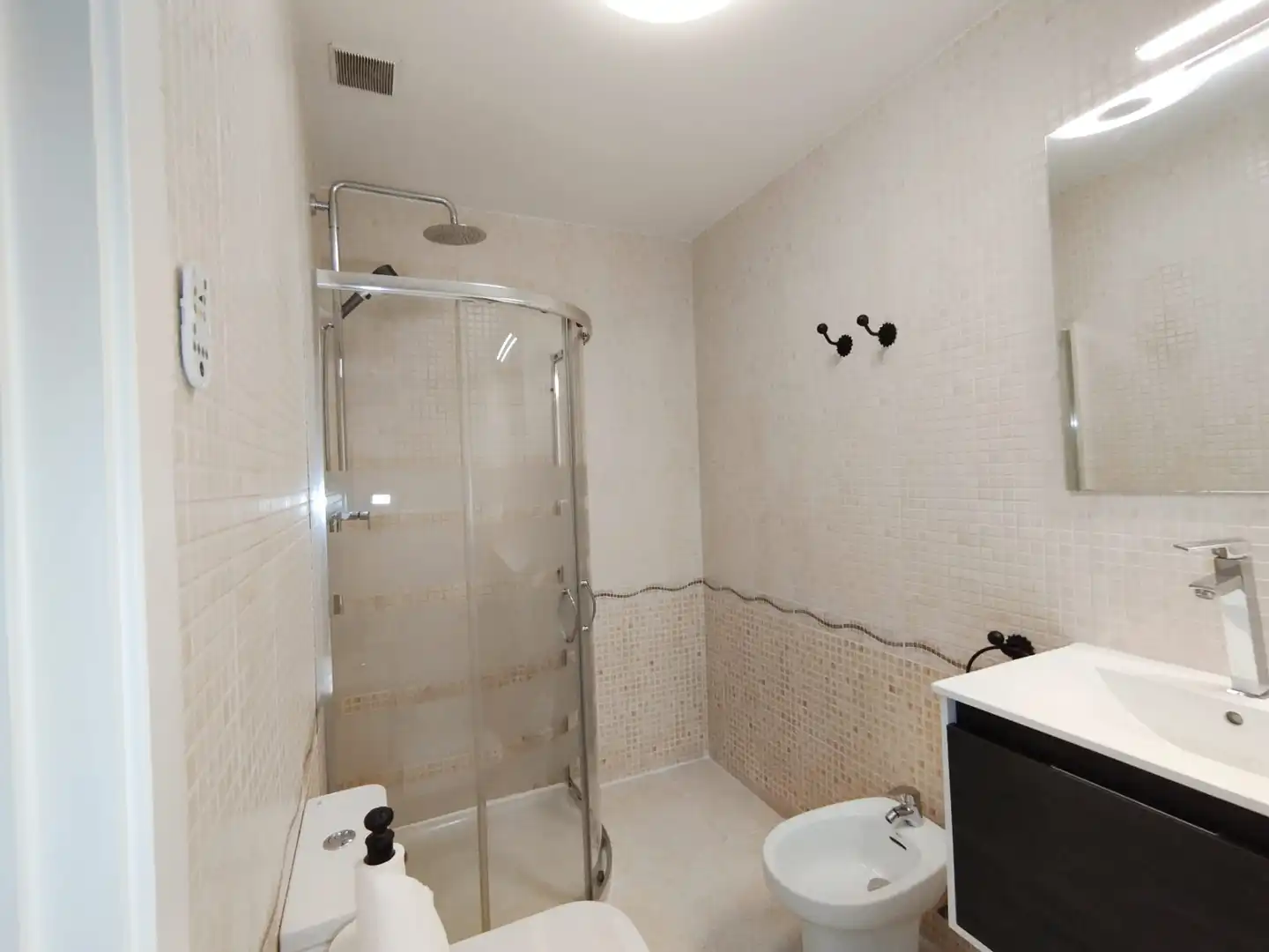 Bathroom of Flat for sale in Tomelloso  with Air Conditioner, Storage room and Furnished