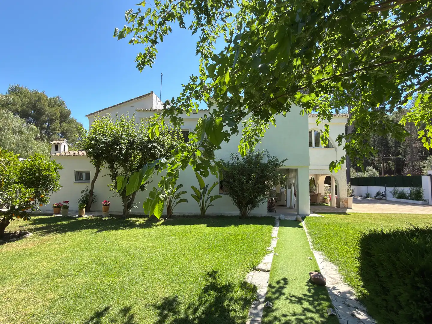 Vista exterior de Casa o xalet en venda en Náquera amb Aire condicionat, Jardí privat i Terrassa