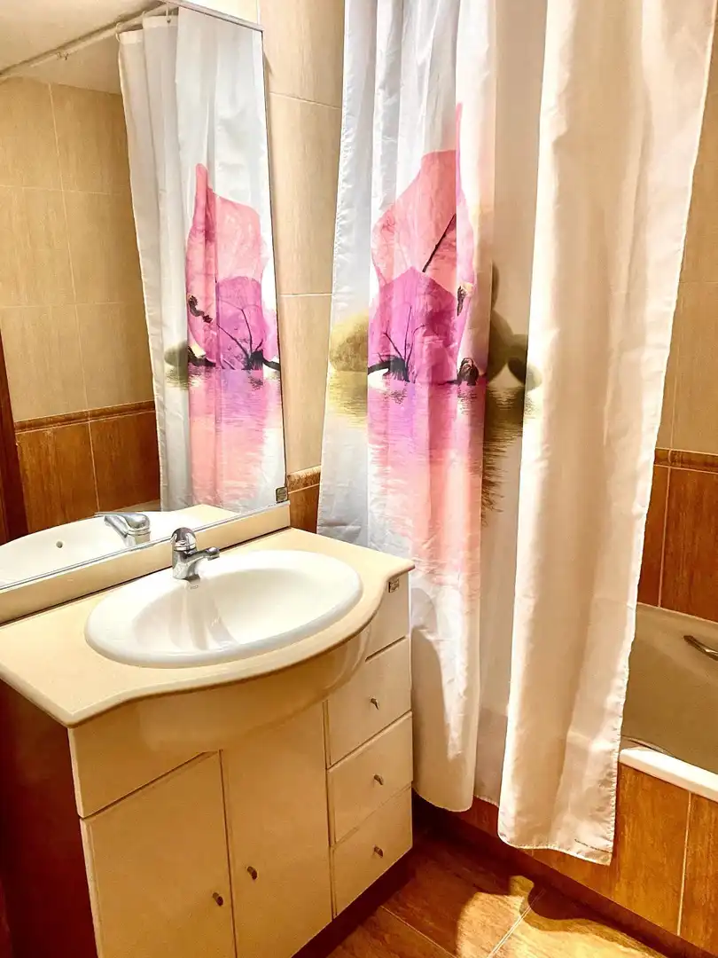 Badezimmer von Erdgeschoss zum Verkauf in Calafell mit Terrasse und Balkon