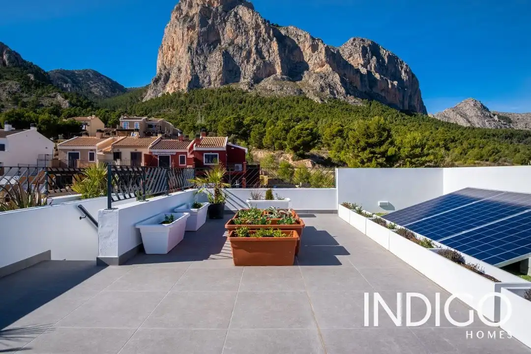 Detached house with pool for sale in Balcon de Ponoig,