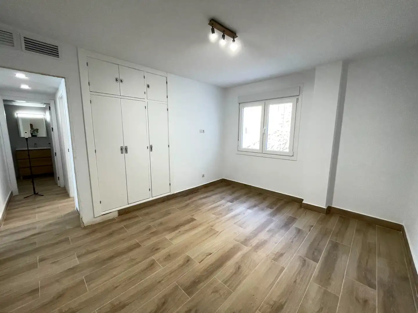 Bedroom of Flat for rent in Málaga  with Air Conditioner, Terrace and Balcony