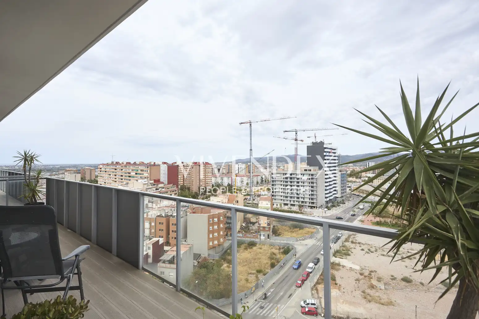 Dormitori de Àtic en venda en L'Hospitalet de Llobregat amb Aire condicionat, Calefacció i Parquet