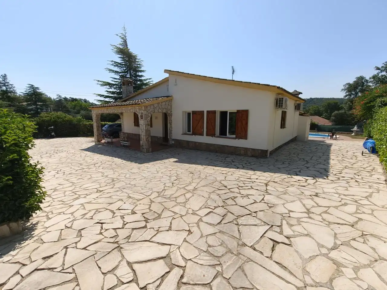 Vista exterior de Casa o xalet en venda en Caldes de Malavella amb Aire condicionat, Calefacció i Jardí privat