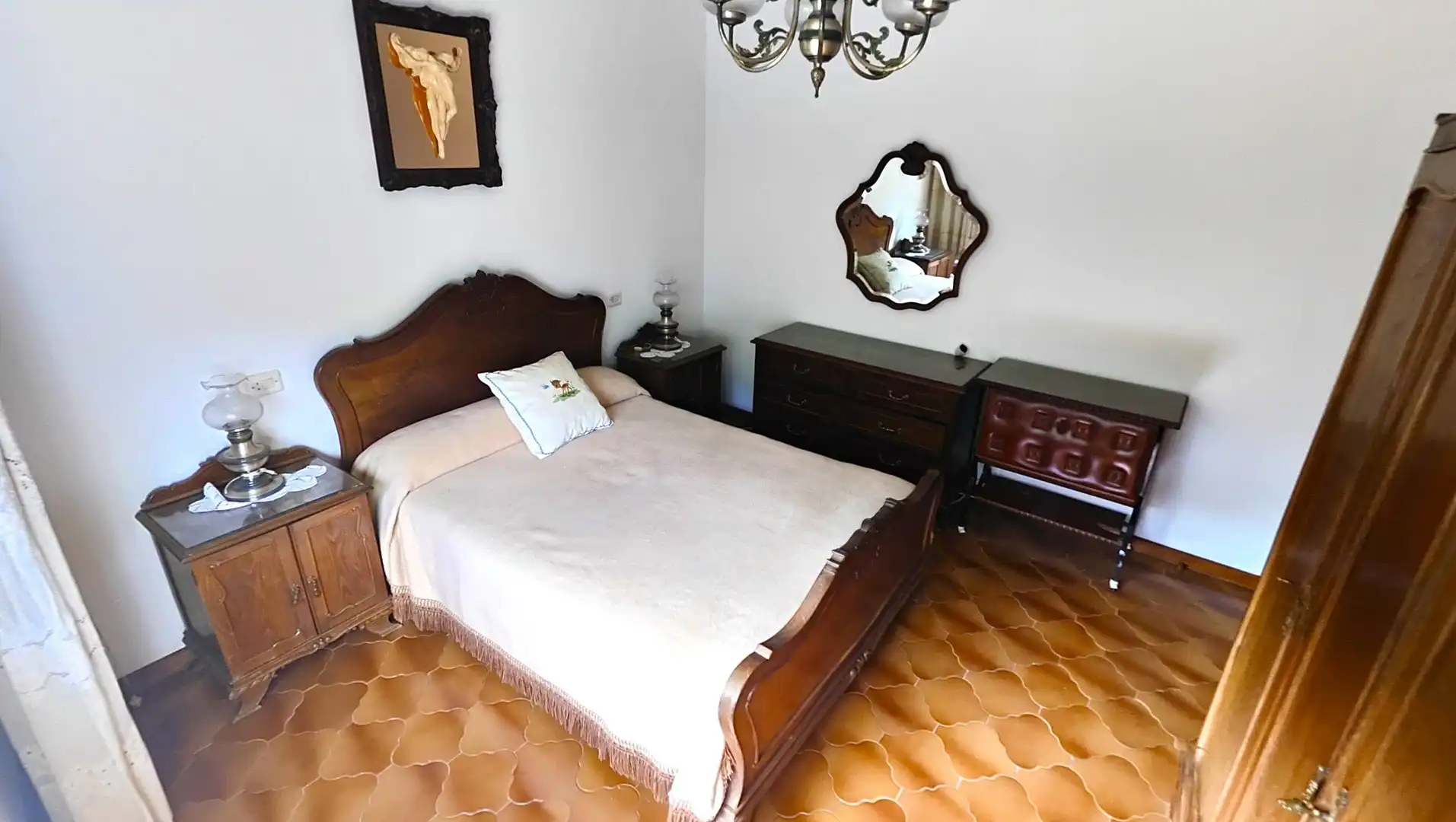 Dormitori de Casa o xalet en venda en Santiago de Compostela  amb Jardí privat i Moblat