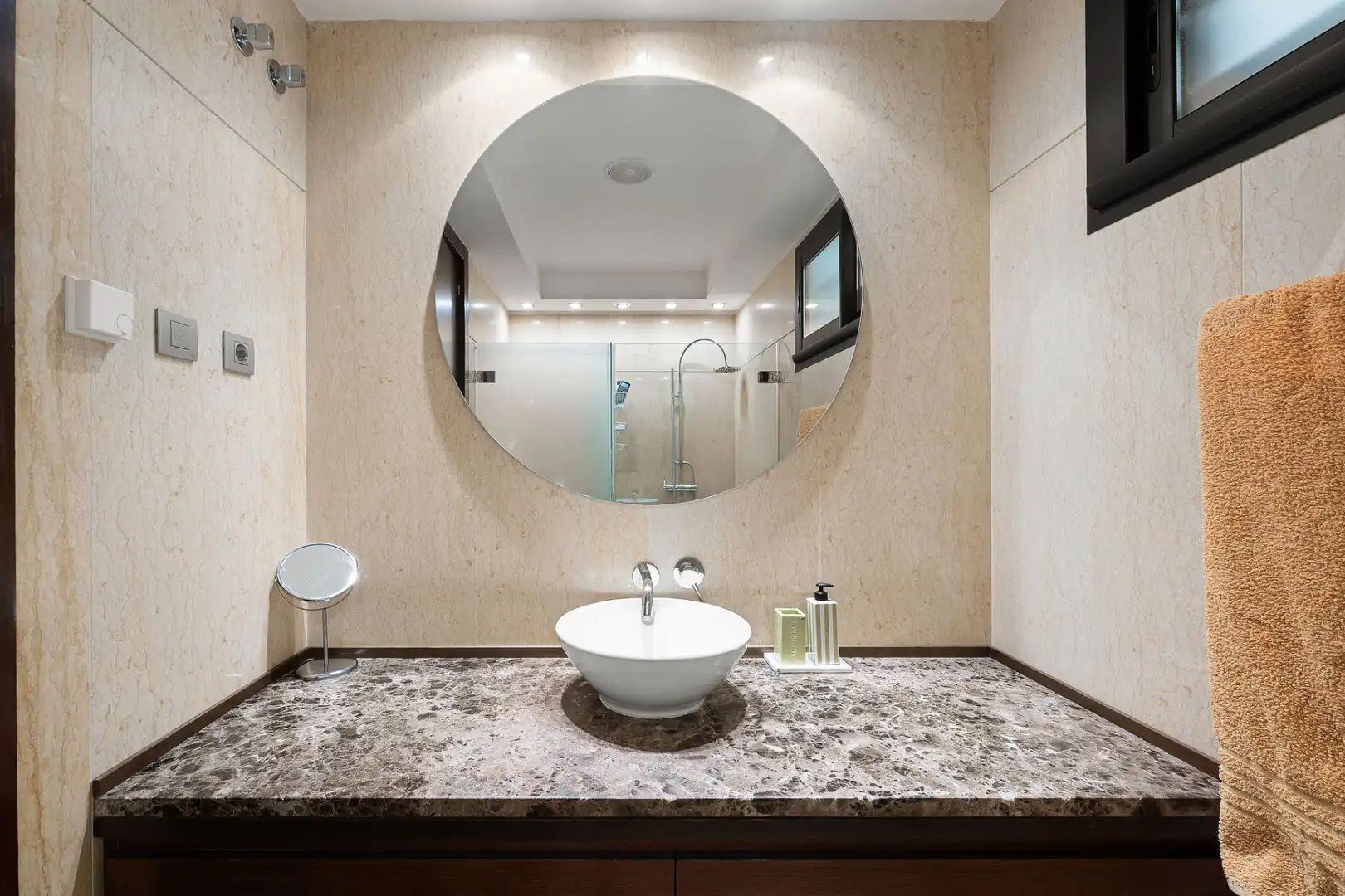 Baño de Apartamento en venta en Marbella con Aire acondicionado, Terraza y Piscina