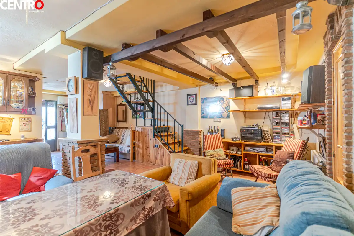 Casa o chalet en venta en La Zubia con Aire acondicionado, Calefacción y Jardín privado