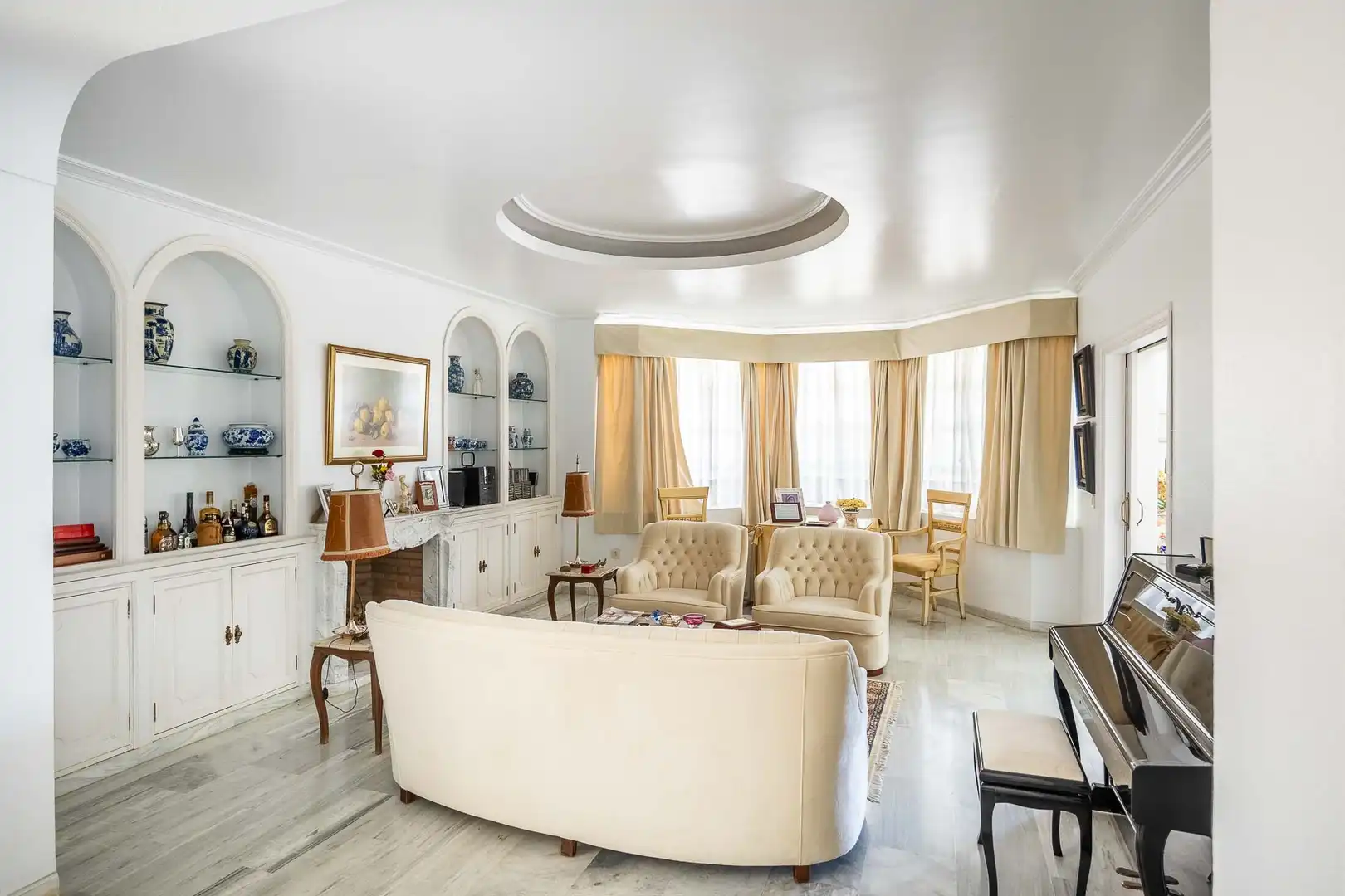Sala d'estar de Casa o xalet en venda en Mairena del Aljarafe amb Aire condicionat, Jardí privat i Terrassa