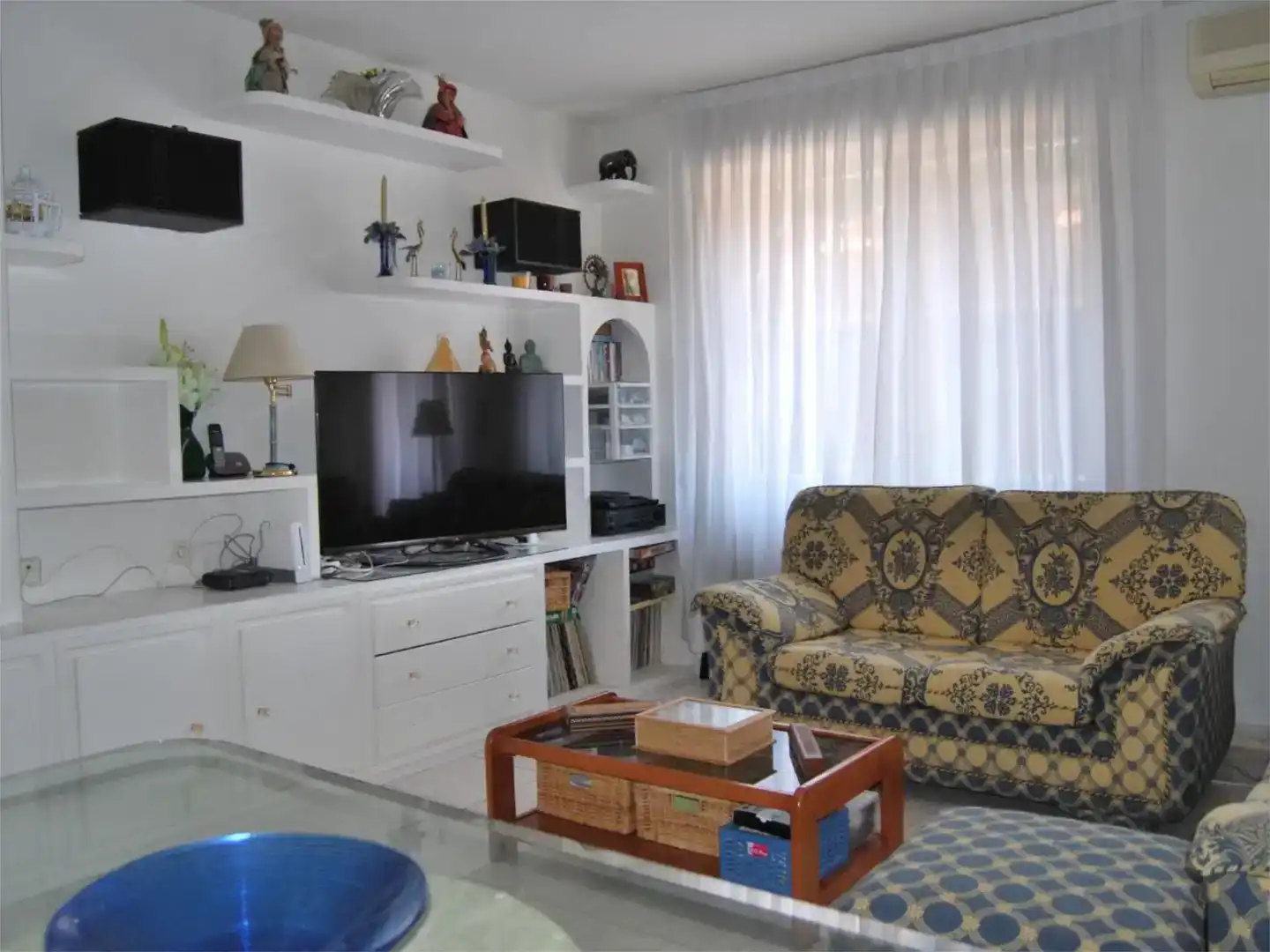 Sala d'estar de Pis en venda en San Fernando de Henares amb Aire condicionat i Balcó