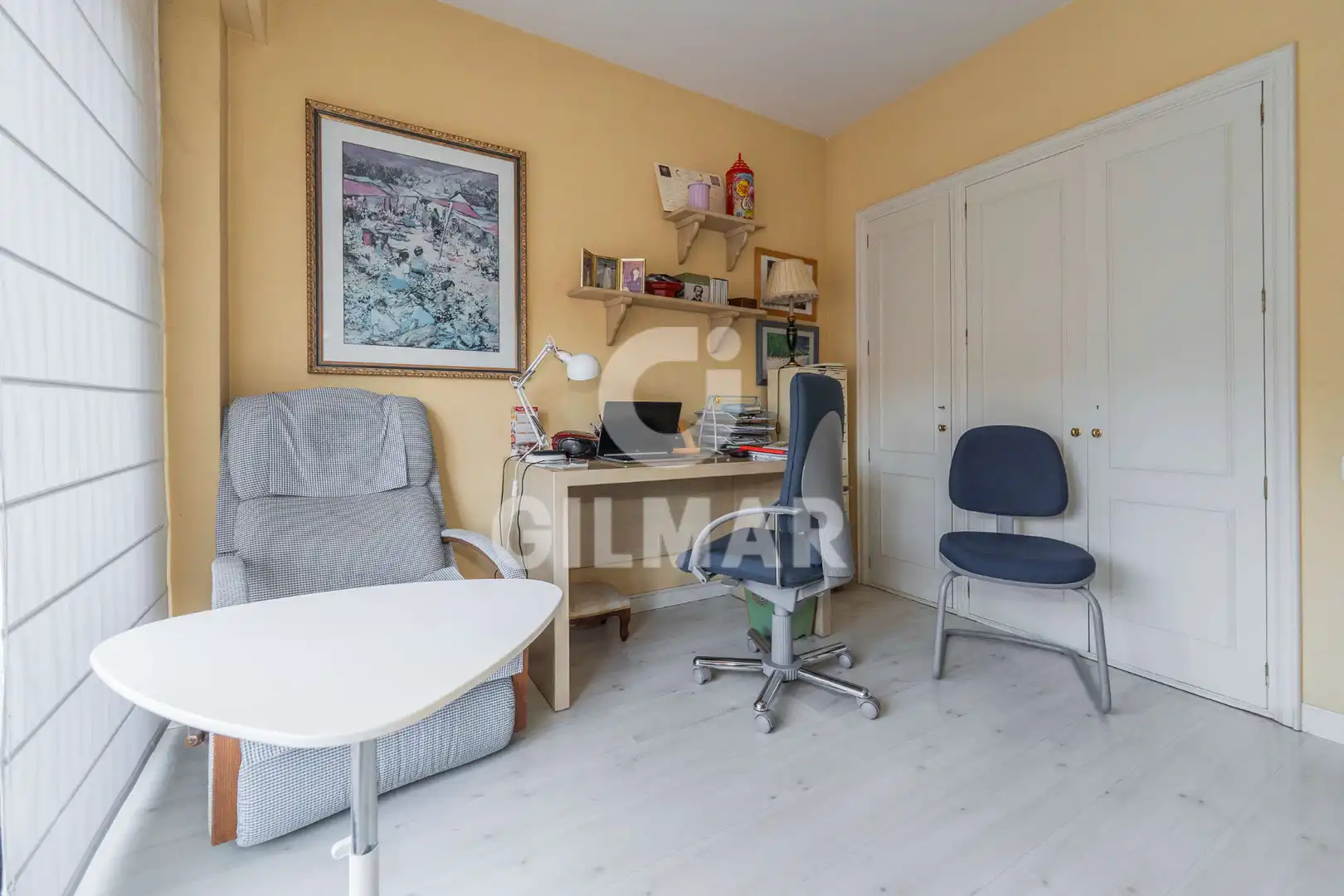 Schlafzimmer von Einfamilien-Reihenhaus zum Verkauf in La Moraleja mit Klimaanlage, Heizung und Privatgarten