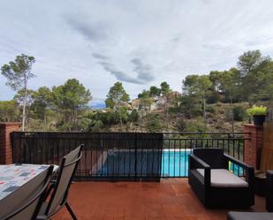 Piscina de Casa adosada en venda en Gelida amb Calefacció, Terrassa i Traster