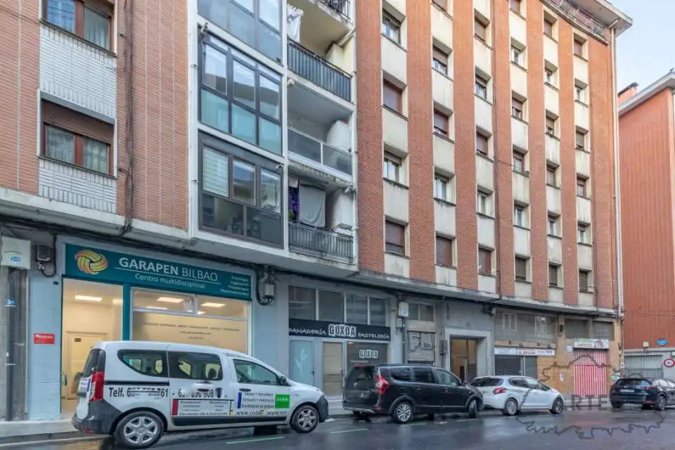 Vista exterior de Local en venta en Bilbao  con Amueblado