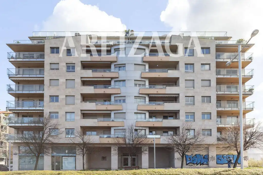 Außenansicht von Wohnung zum Verkauf in Donostia - San Sebastián  mit Heizung, Terrasse und Balkon