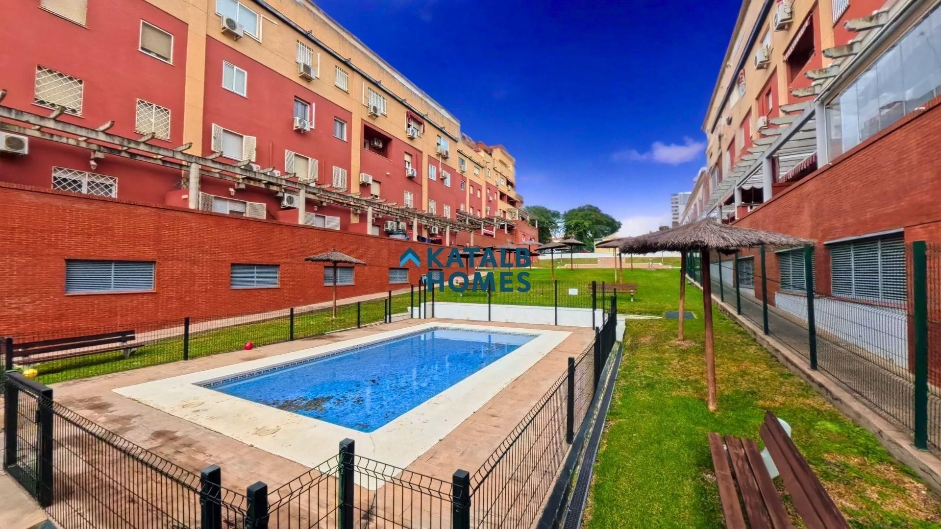 Vista exterior de Apartament de lloguer en San Juan de Aznalfarache amb Aire condicionat, Balcó i Piscina comunitària