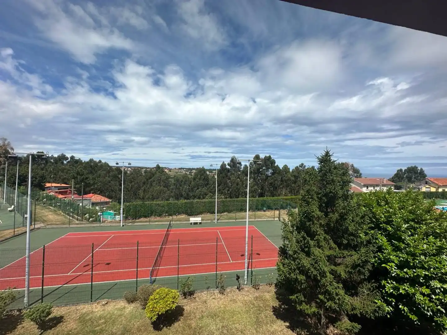 Vista exterior de Pis en venda en Castrillón amb Calefacció, Jardí privat i Parquet