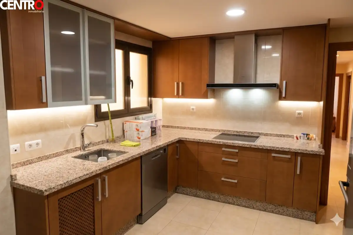 Cuina de Pis de lloguer en Granada amb Aire condicionat i Calefacció