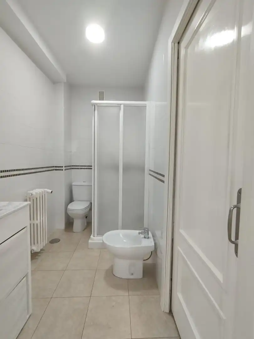 Baño de Piso de alquiler en Murcia con Aire acondicionado, Calefacción y Amueblado