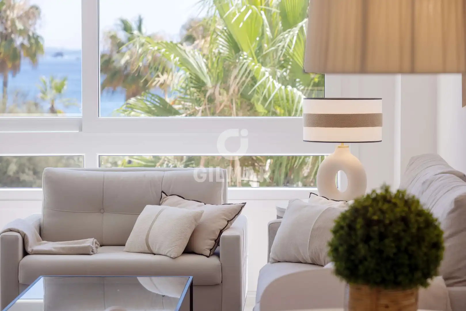Sala d'estar de Apartament en venda en Marbella amb Calefacció, Jardí privat i Traster