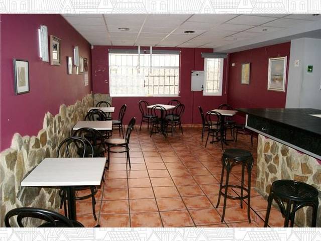 Local comercial en Alquiler en Calle Marqués de Pinar del Río en El Carbayedo - El Quirinal