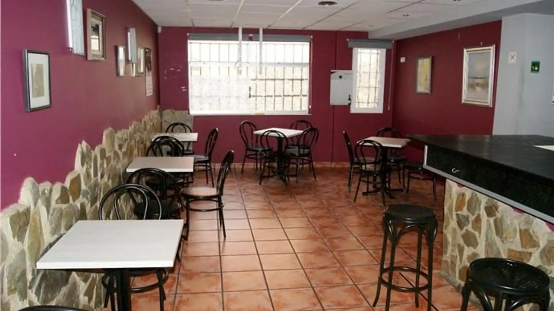 Local de lloguer a Calle Marqués de Pinar del Río, El Carbayedo - El Quirinal