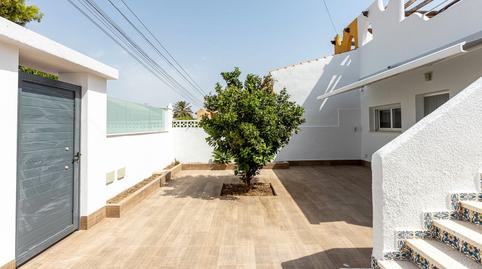 Foto 3 de Casa adosada en venda a Calle Rosalia de Castro, 52, Zona Carrefour - Urbanizaciones, Torrevieja