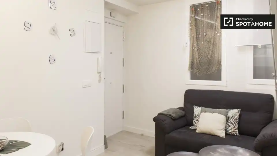 Dormitori de Apartament per a compartir en Madrid amb Aire condicionat, Calefacció i Terrassa