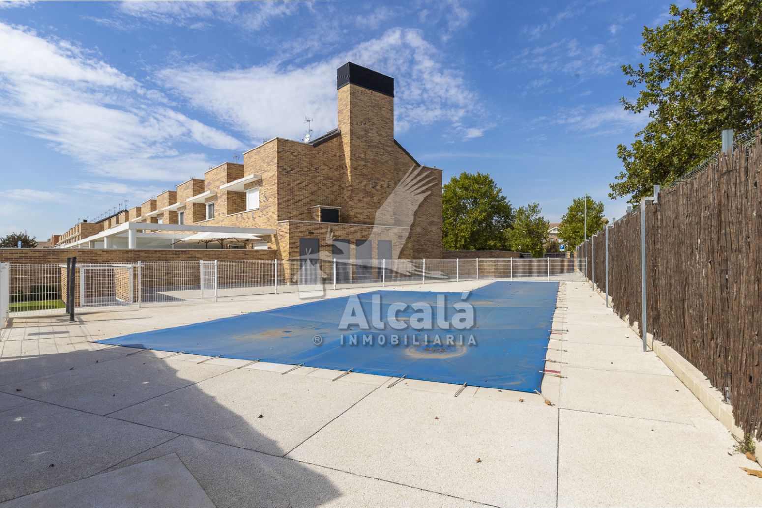 Swimming pool of Single-family semi-detached for sale in Alcalá de Henares  with Heating, Private garden and Terrace