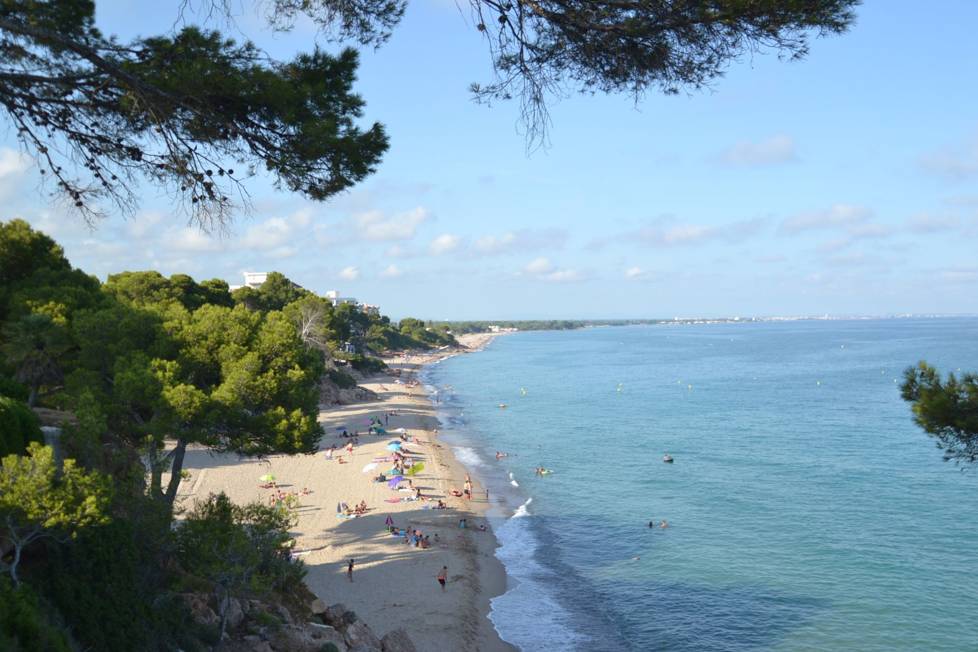 Vista exterior de Casa o xalet en venda en Mont-roig del Camp amb Aire condicionat, Calefacció i Jardí privat