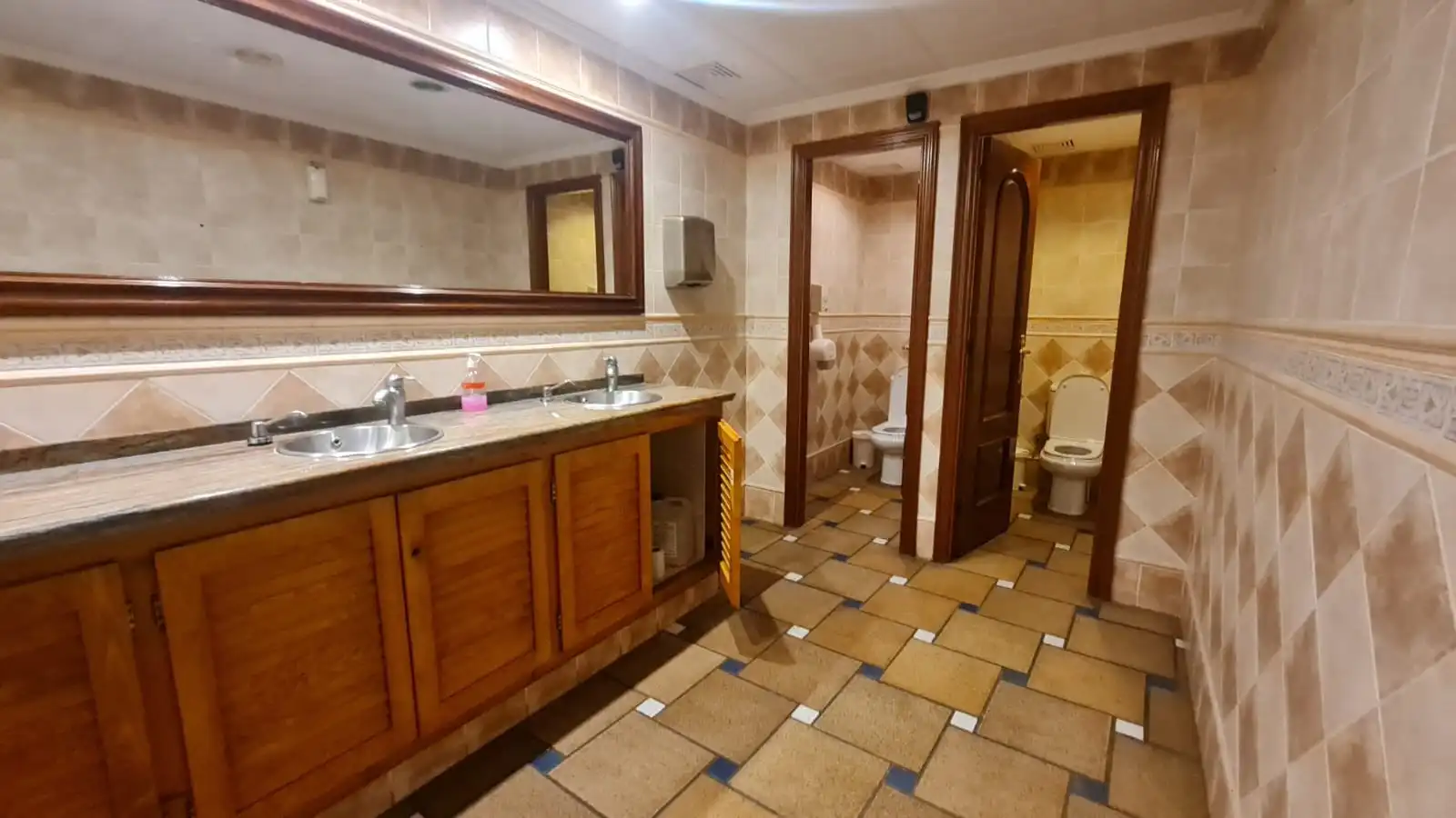 Locale commerciale in cessione a Fenals, imagen 26