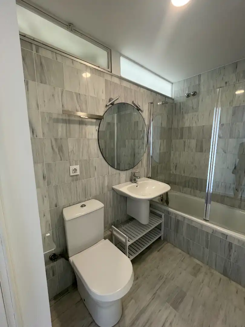 Bathroom of Lofts for rent in Gelves  with Air Conditioner, Oven and Washing machine