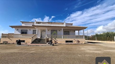 1221. Chalet con 7 dorm. nave y piscina. 360º.
