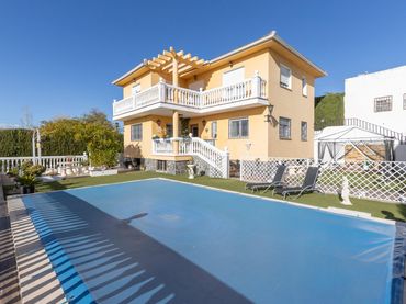 Villa avec balcon à vendre à Calle ABEDUL