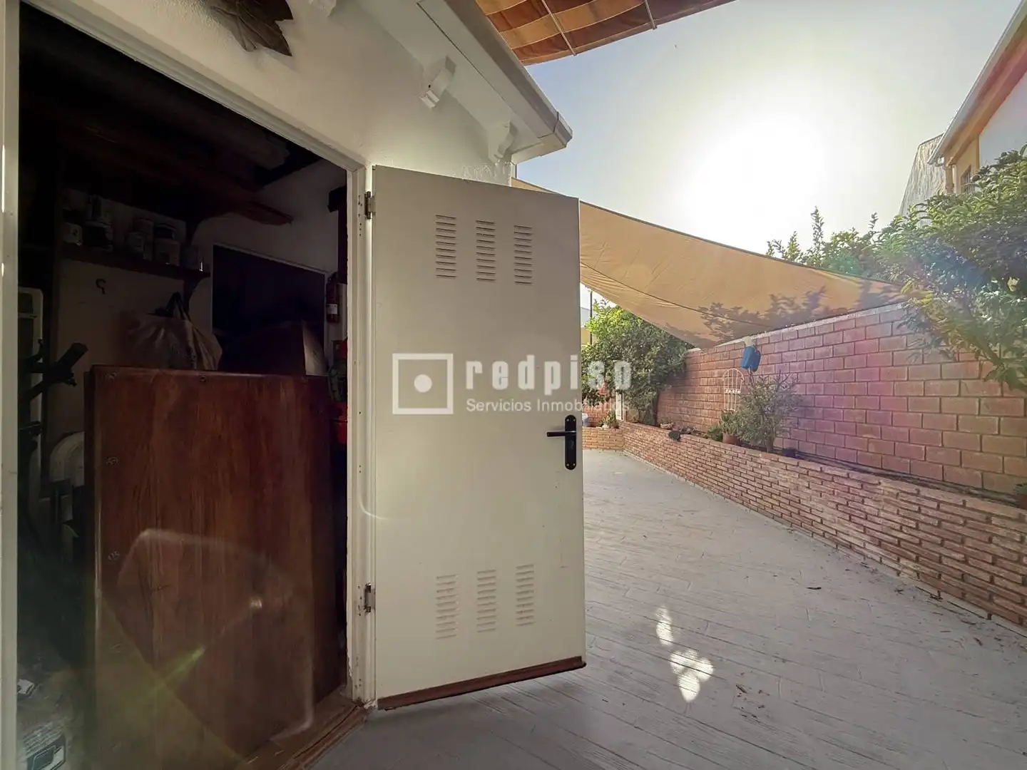 Vista exterior de Casa o xalet en venda en Alhaurín de la Torre amb Aire condicionat, Jardí privat i Terrassa