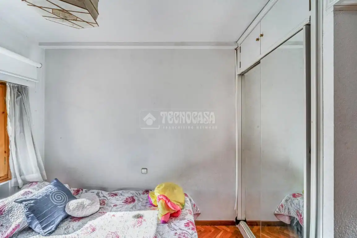 Habitación de Piso en venta en Madrid con Parquet y Balcón
