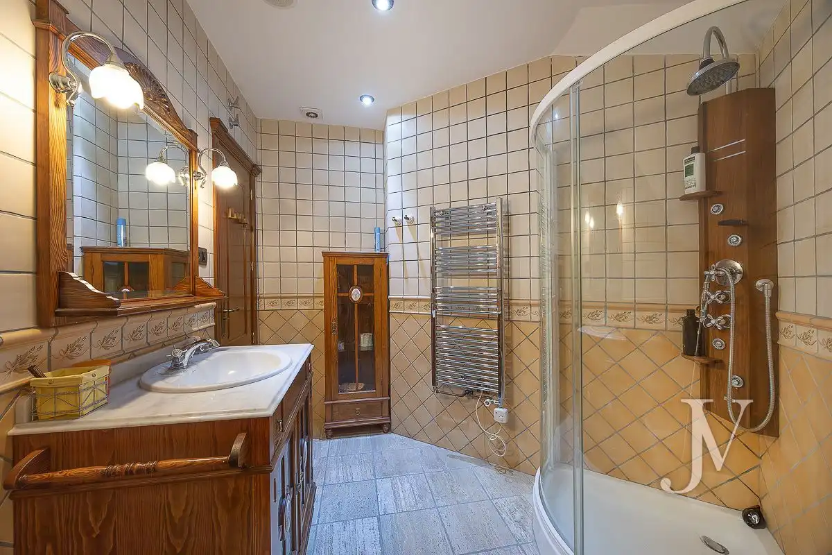 Baño de Casa o chalet en venta en El Casar con Aire acondicionado, Calefacción y Jardín privado