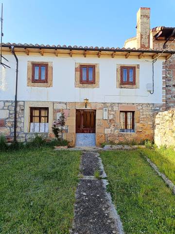 Casa-chalet en Venta en CL MAYOR en Salinas de Pisuerga