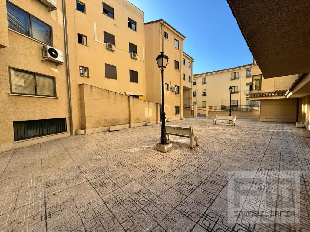 Vista exterior de Planta baixa en venda en Ávila amb Calefacció