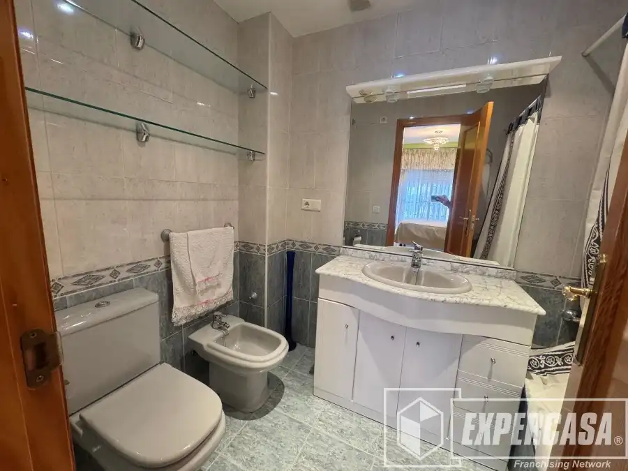 Bathroom of Flat for sale in Albal  with Air Conditioner, Terrace and Storage room