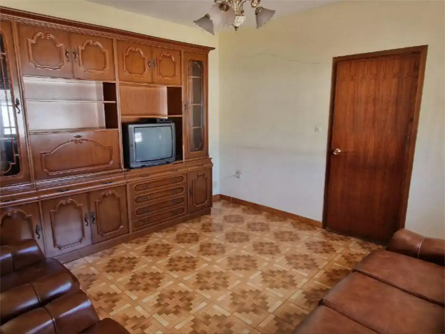 Sala d'estar de Casa o xalet en venda en Pinofranqueado amb Jardí privat, Traster i Moblat