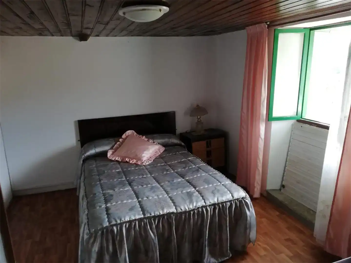 Dormitori de Casa adosada en venda en Valle de Manzanedo amb Balcó