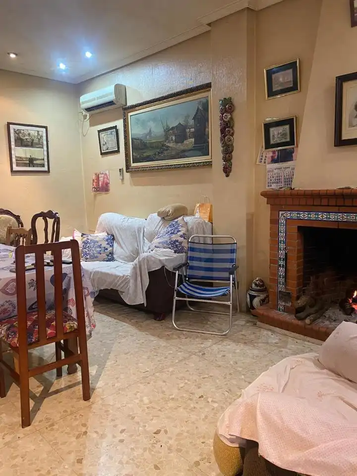 Sala d'estar de Casa o xalet en venda en Dos Hermanas amb Aire condicionat, Jardí privat i Piscina