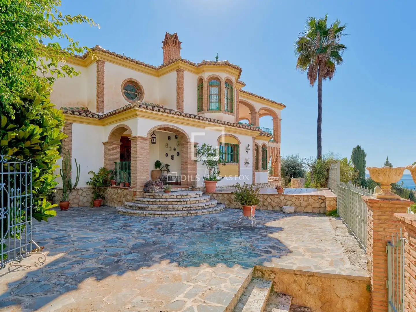 Vista exterior de Casa o chalet en venta en Rincón de la Victoria con Jardín privado, Terraza y Balcón